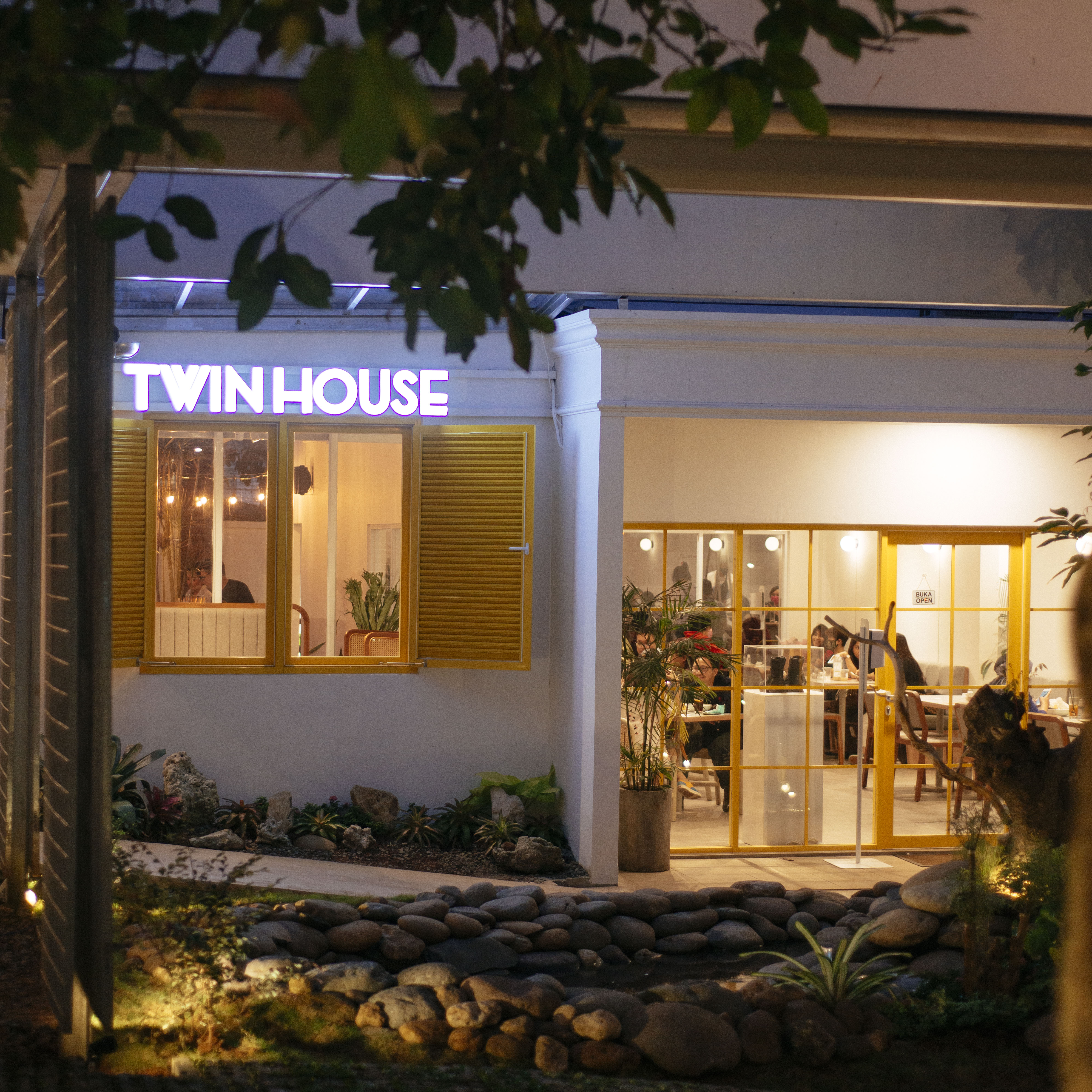 Twin House Suasana